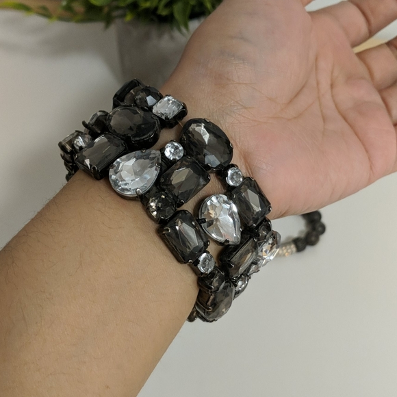 🌿SALE 4/$25🌿 Bracelet Bundle in Black & Gray - Picture 2 of 4